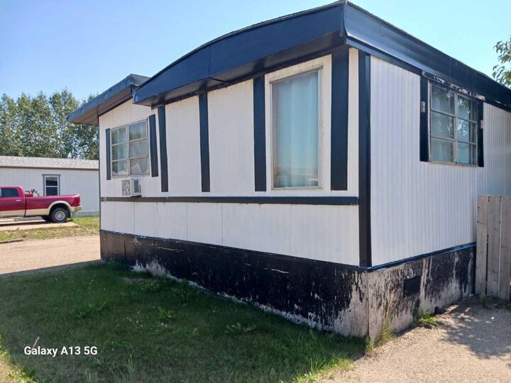 Property Photo: 85 Gasoline Alley E 14 AB T4E 1A9