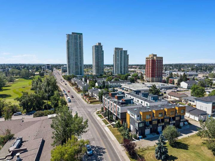 Property Photo: 3355 Spruce Drive SW 3 AB T3C 3A3