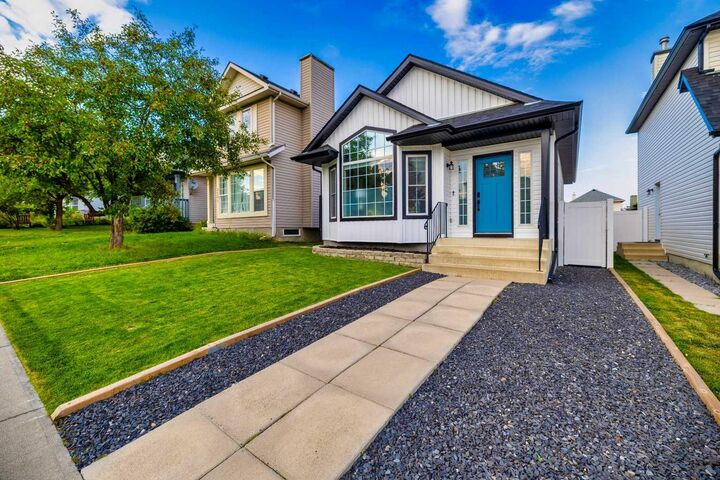 Property Photo:  1105 Country Hills Circle NW  AB T3K 4W9 