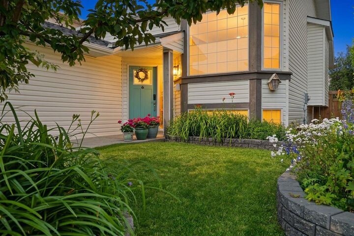 Property Photo: 107 Edgevalley Close NW AB T3A 5E9