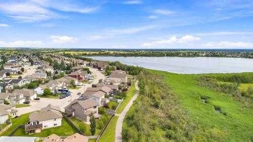 Property Photo: 9335 Lakeshore Court AB T8X 1S4