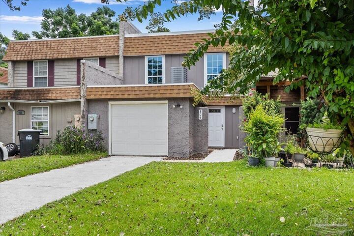 Property Photo: 804 Esconditas Pl FL 32506