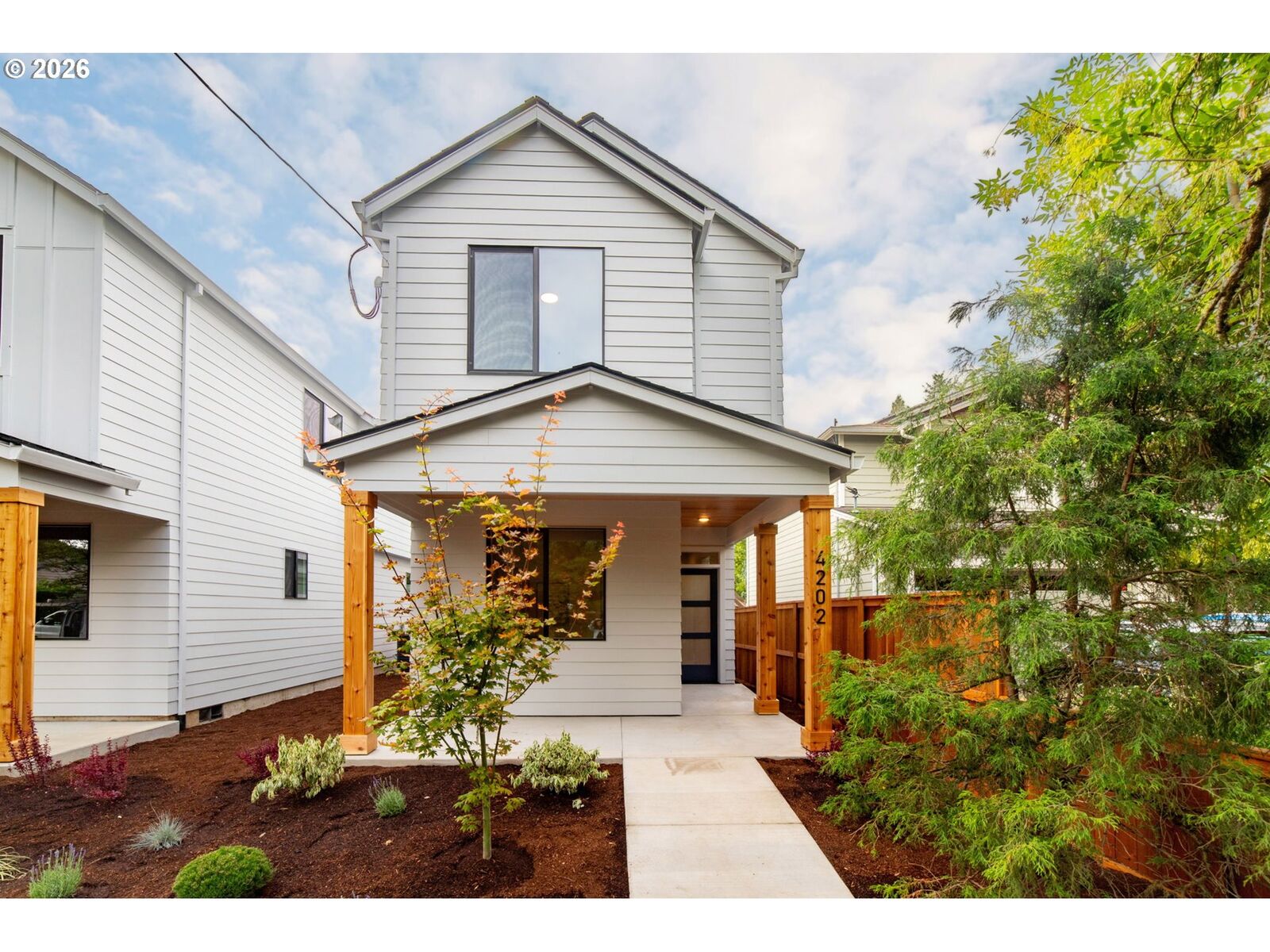 Property Photo:  4202 SE Ellis St  OR 97206 