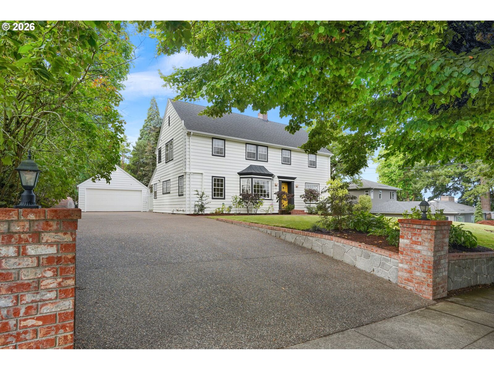 Property Photo: 6610 SE Stark St OR 97215