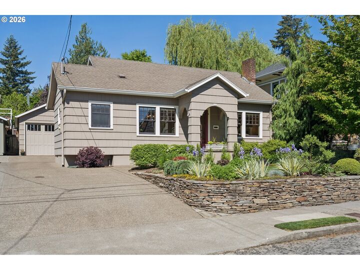 Property Photo: 905 SE 71st Ave OR 97215
