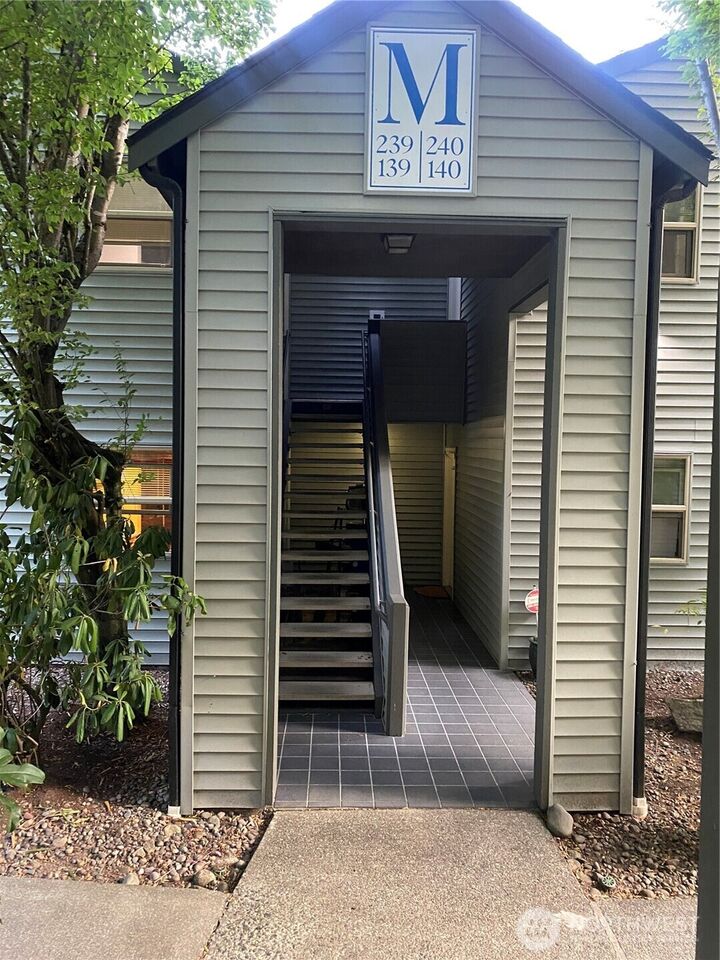 Property Photo:  9805  Avondale Rd  NE M-240  WA 98052 