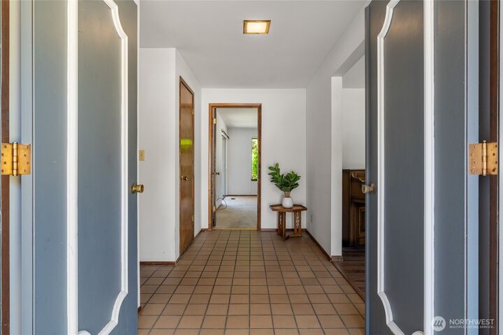 Property Photo: 4826 Glenhaven Drive WA 98203