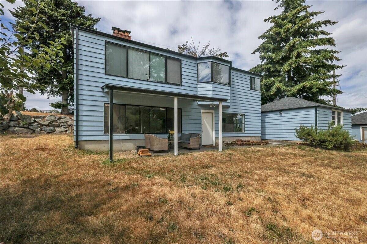 Property Photo:  13622  51st Avenue S  WA 98168 