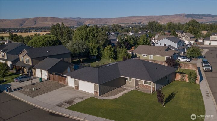Property Photo: 701 S Shumard Street WA 98926