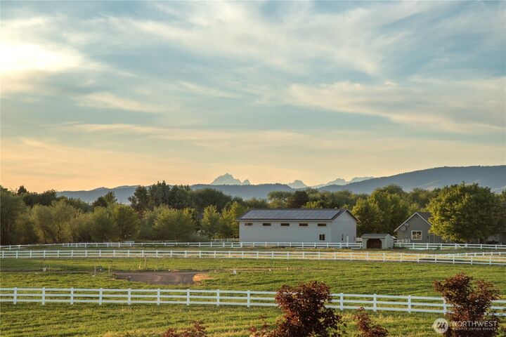 Property Photo:  4 B  Look Road  WA 98926 