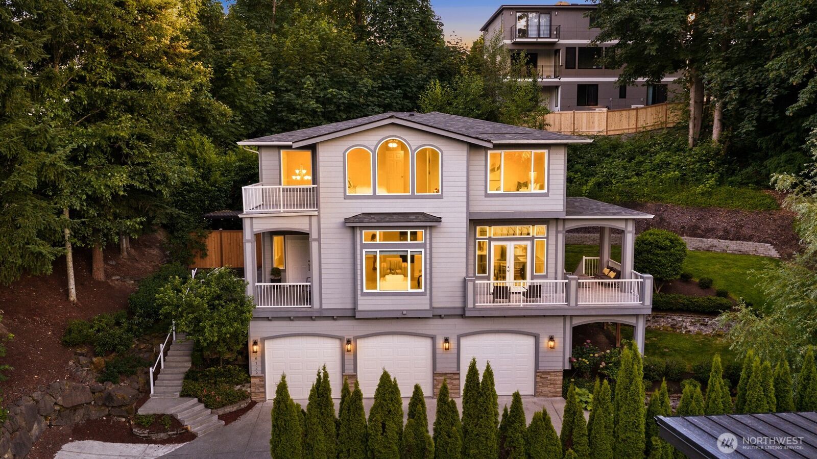 Property Photo: 16125 SE 44th Way WA 98006