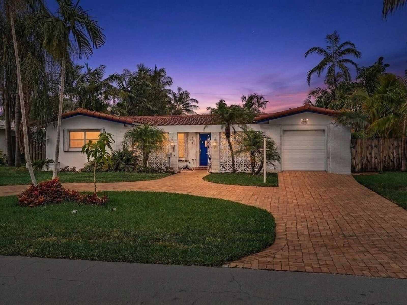 Property Photo:  2121 NE 52nd Street  FL 33308 