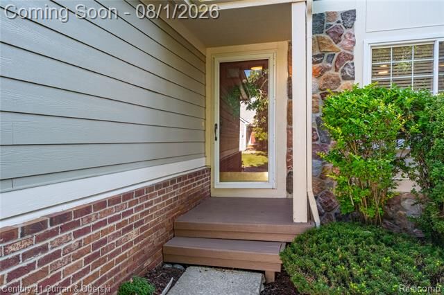 Property Photo:  41484 Belden Circle  MI 48377 