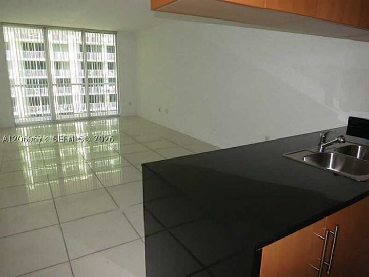 Property Photo:  1750 N Bayshore Dr 2909  FL 33132 
