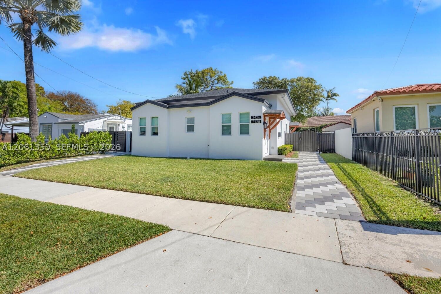 Property Photo:  2426 SW 25th St 2426  FL 33133 
