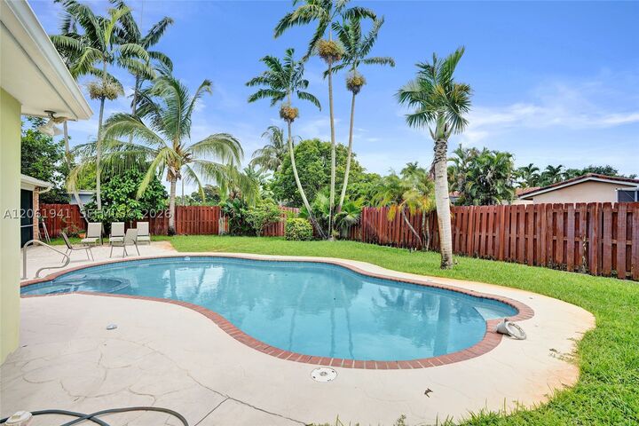 Property Photo: 5306 Roosevelt St FL 33021
