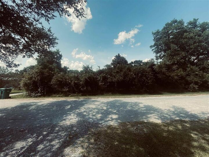 Property Photo:  1610 Stout Lane  LA  