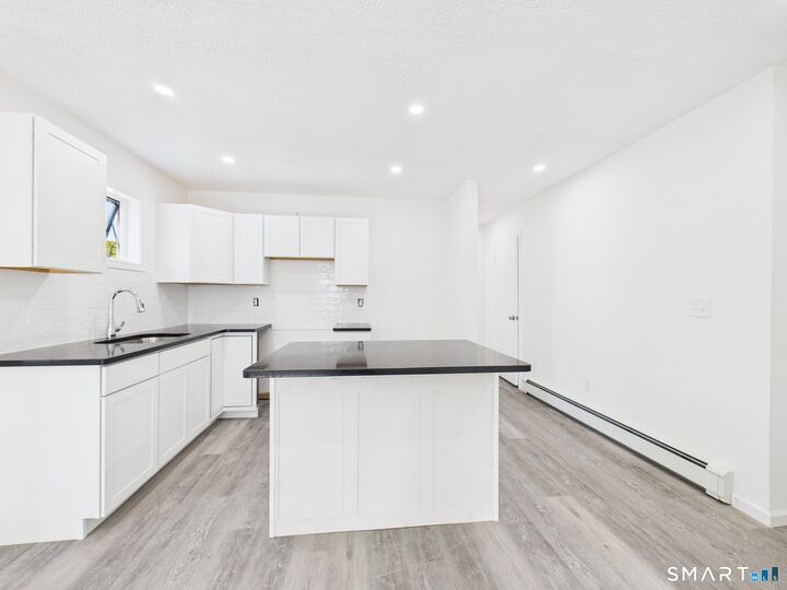 Property Photo:  25 Dewitt Street 1  CT 06519 