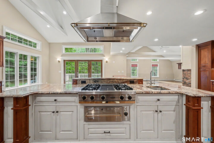 Property Photo:  8 Indian Rock Place  CT 06897 