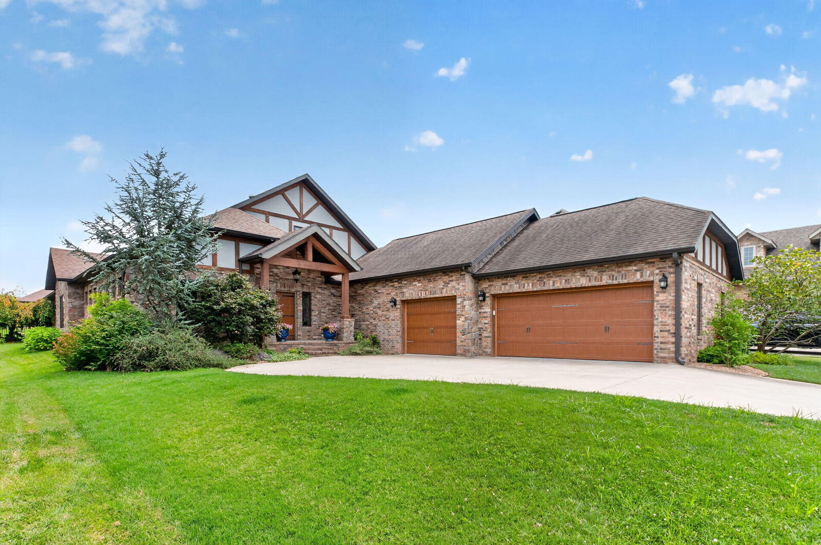 Property Photo: 4418 E Kanata Court MO 65802