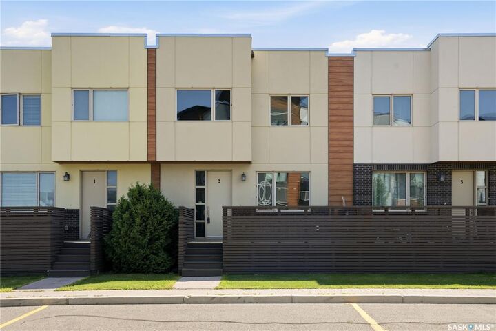 Property Photo:  103 Willis Crescent 3  SK S7T 0X9 