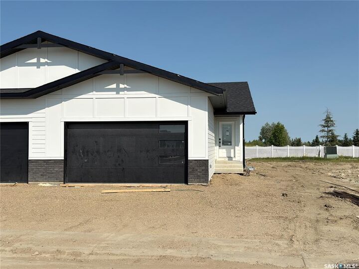 Property Photo:  858 Delaet Bay  SK S0K 4S0 