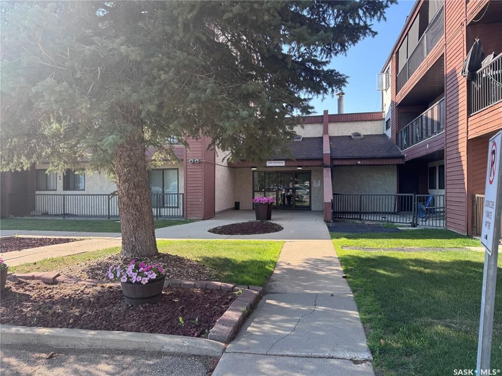 Property Photo: 3302 33rd Street W 118 SK S7L 6S5