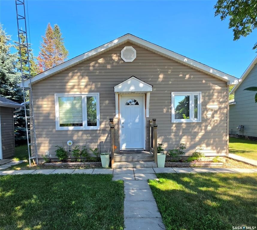 Property Photo: 324 Laing Street SK S0A 4A0