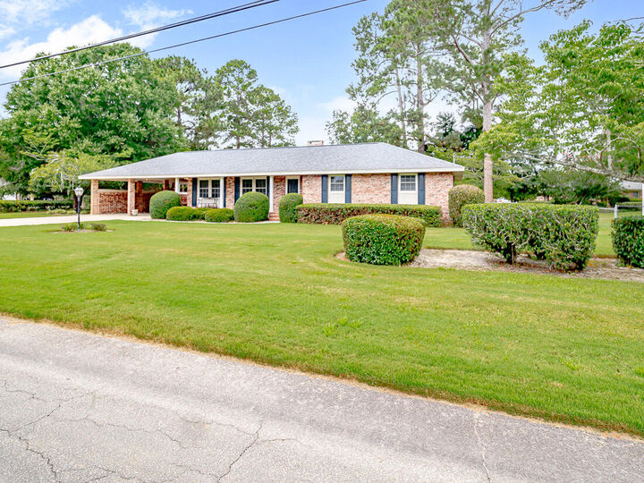Property Photo:  811 Haynsworth Street  SC 29150 