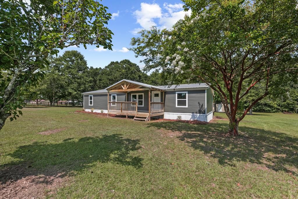 Property Photo: 6335 Cottonwood Rd AL 36301