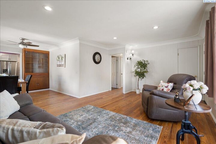 Property Photo: 318 Douglass WA 99352
