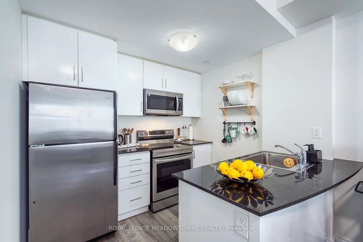 Property Photo:  10 Carnation Avenue 19  ON M8V 0B8 