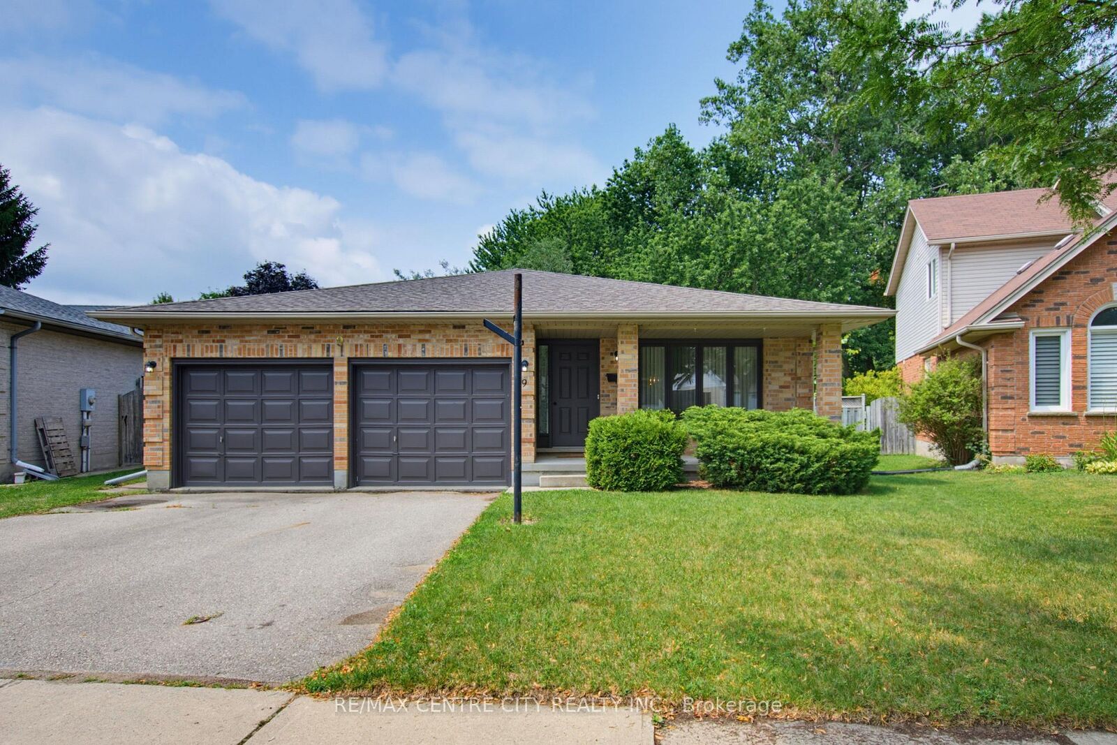 Property Photo: 9 Yarmouth Drive ON N5V 4T9