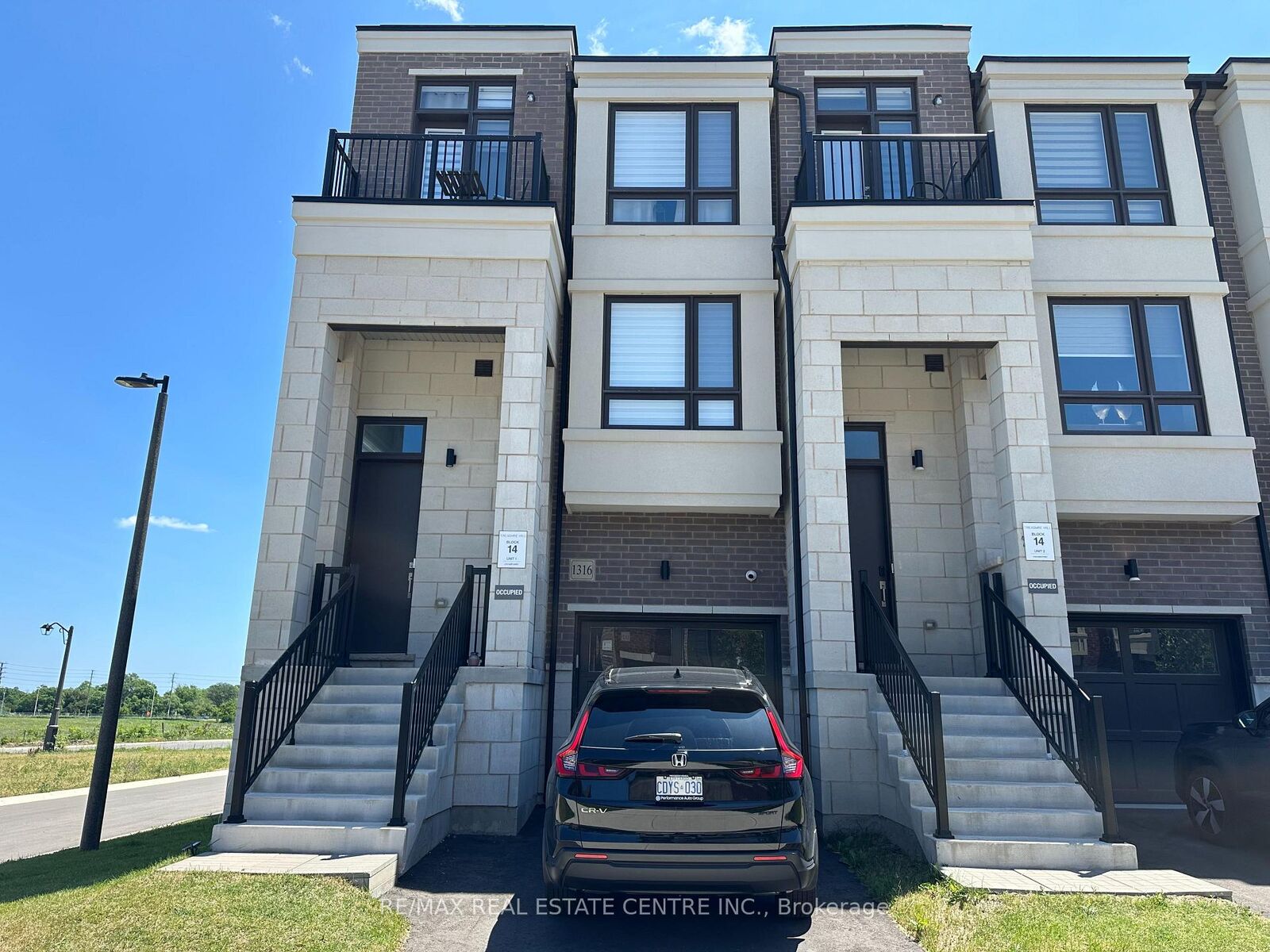 Photo de la propriété: 1316 Kaniv Street ON L6M 5R3