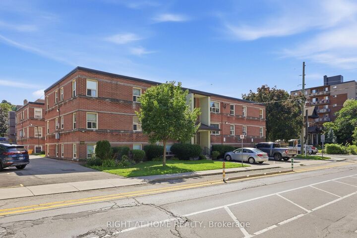 223 Macnab Street S 11 — photo 1