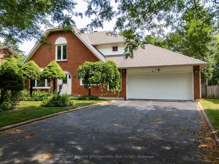 10 Lennox Court — photo 1