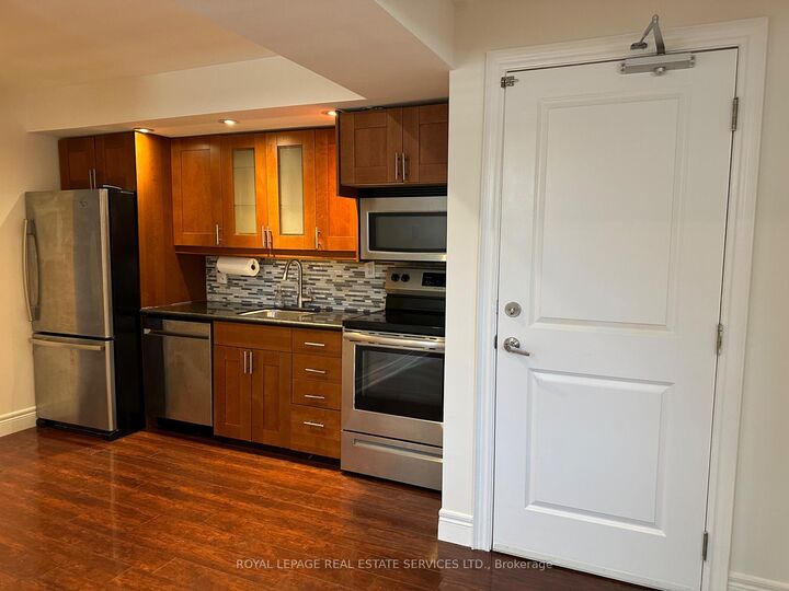 Property Photo: 87 Lawrence Avenue W ON M5M 1A7
