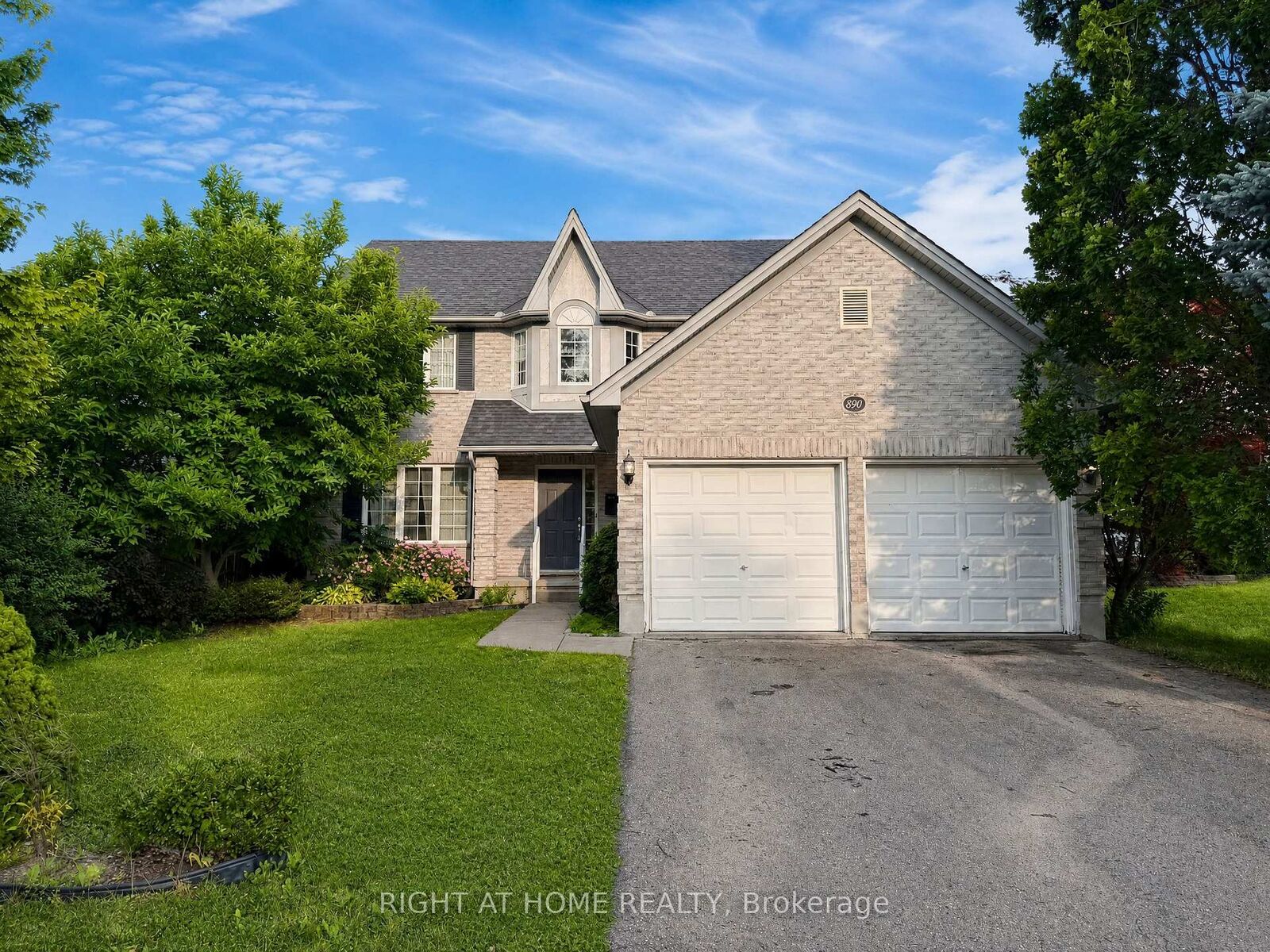 Property Photo:  890 Guildwood Boulevard  ON N6H 5S9 