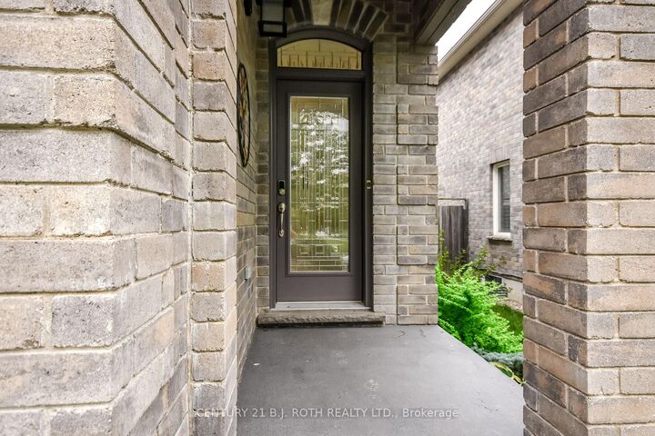 Property Photo:  20 Falcon Crescent  ON L4N 0Y9 