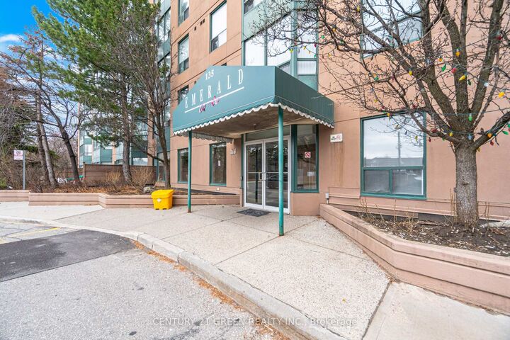 Property Photo: 135 Hillcrest Avenue 203 ON L5B 4B1