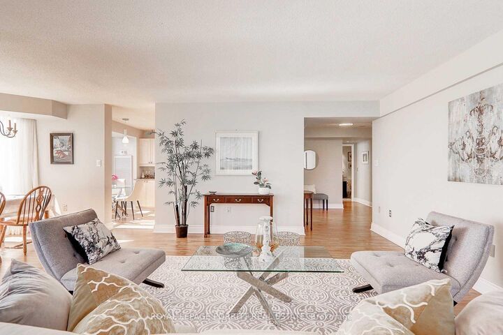 Photo de la propriété: 1271 Walden Circle 508 ON L5J 4R4