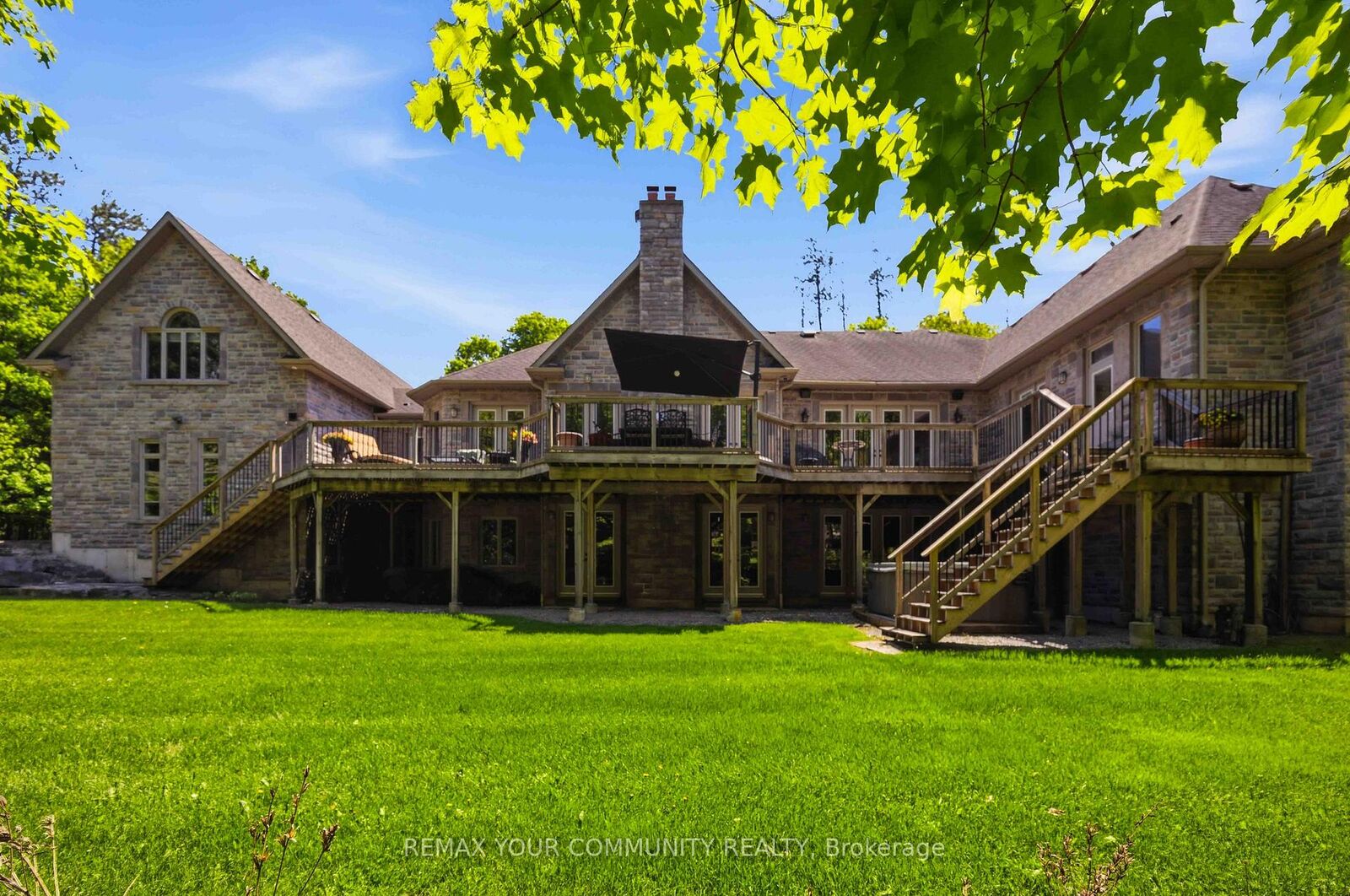 Property Photo: 46 Lake Woods Drive ON L4A 1P1