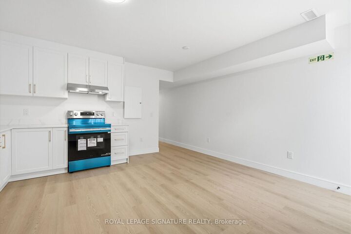 Property Photo: 53 Bishop Avenue 1B ON M2M 1Z4