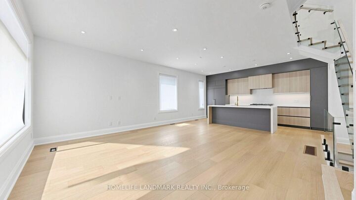 Property Photo:  750 Glengrove Avenue W Unit B  ON M6B 2J6 