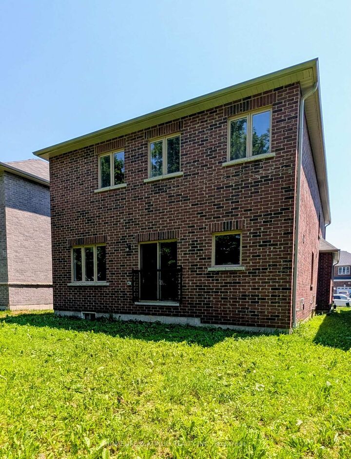 Property Photo:  221 Ridley Crescent  ON N0C 1B0 