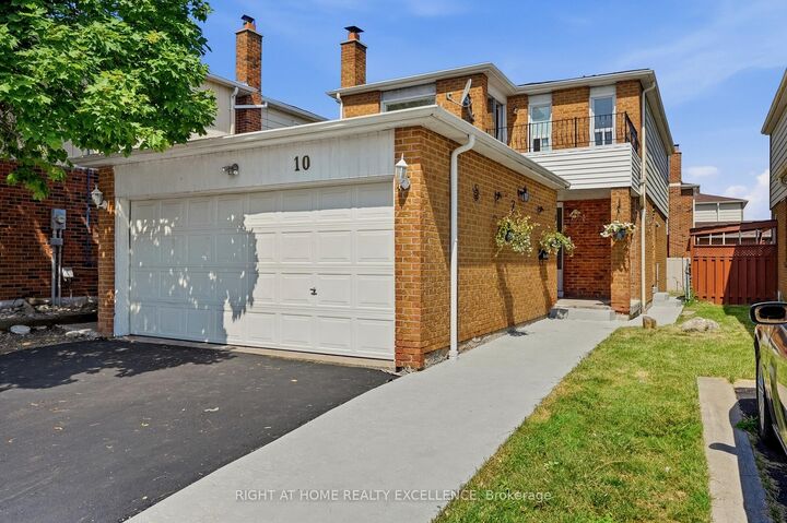 10 Banting Crescent — photo 1