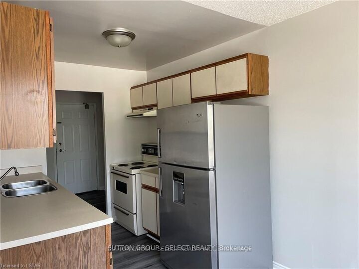 Property Photo: 135 Baseline Road 4 ON N6J 4W4