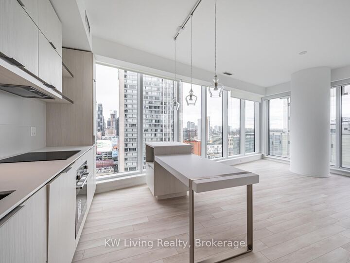 Property Photo: 197 Yonge Street 2102 ON M5B 0C1