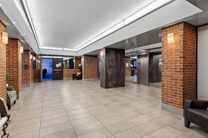 Photo de la propriété:  1380 Prince Of Wales Drive 703  ON K2C 3N5 