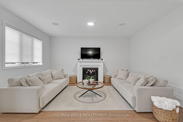 Property Photo: 24 Hanton Crescent ON L7E 2M3
